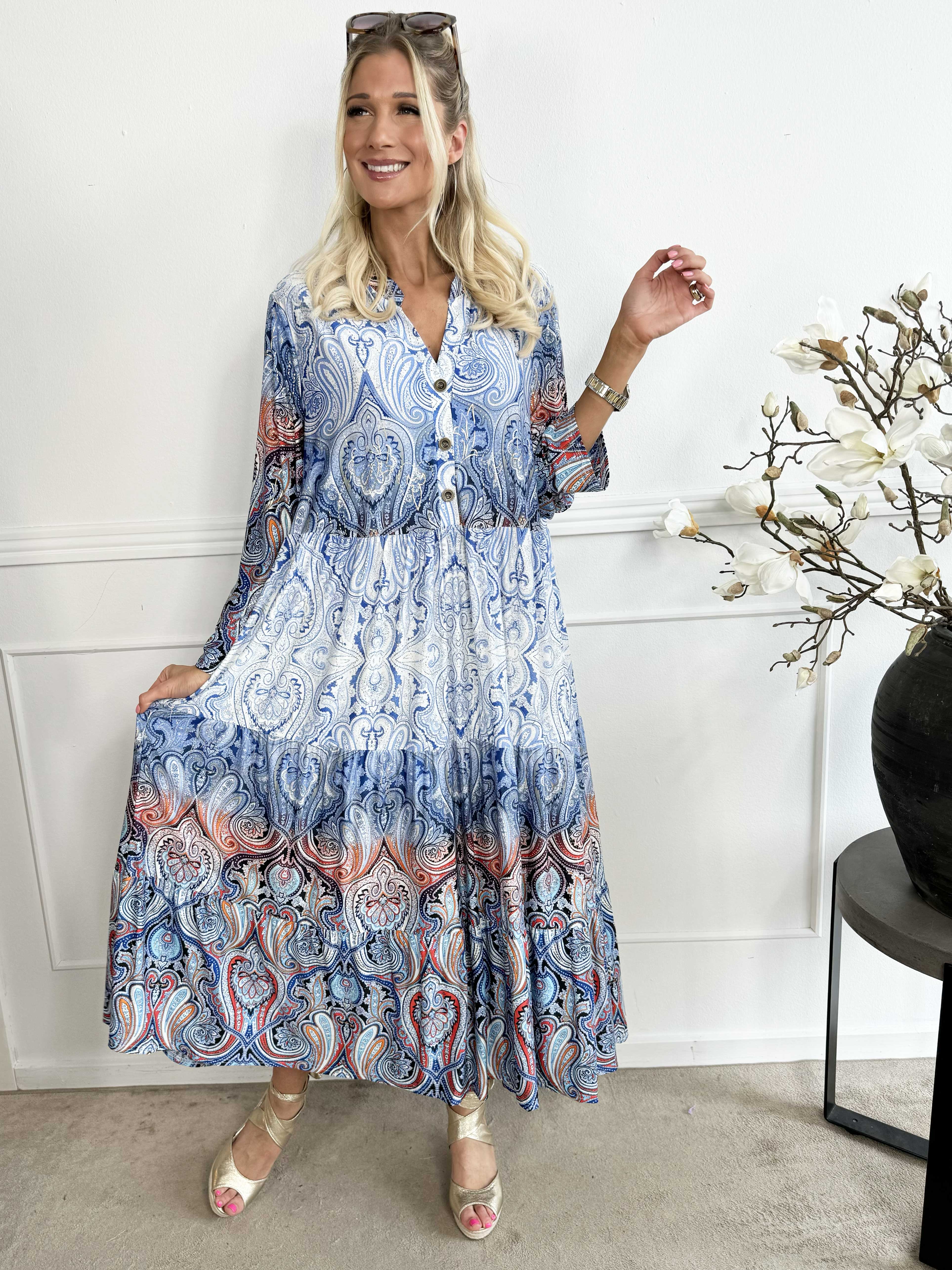 Milano Tamaria - Långklänning med fint tryck i lager-på-lager-look